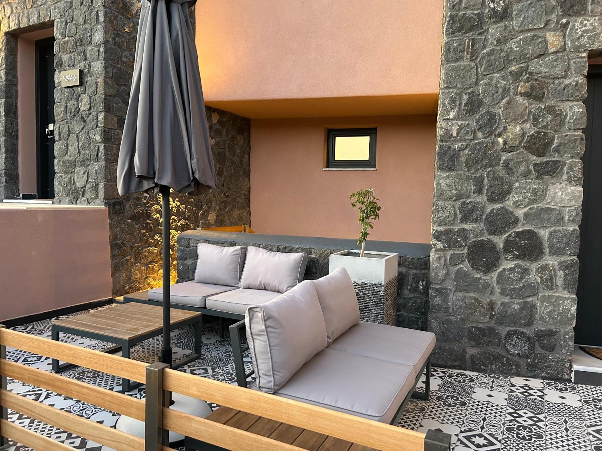 Golden Moments Luxury Stone Villas B Mesaria Exteriör bild